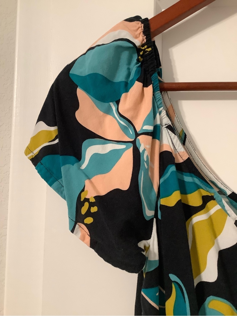 Roxy Black Teal Peach Short Sleeve Floral Top - Picture 3 of 4